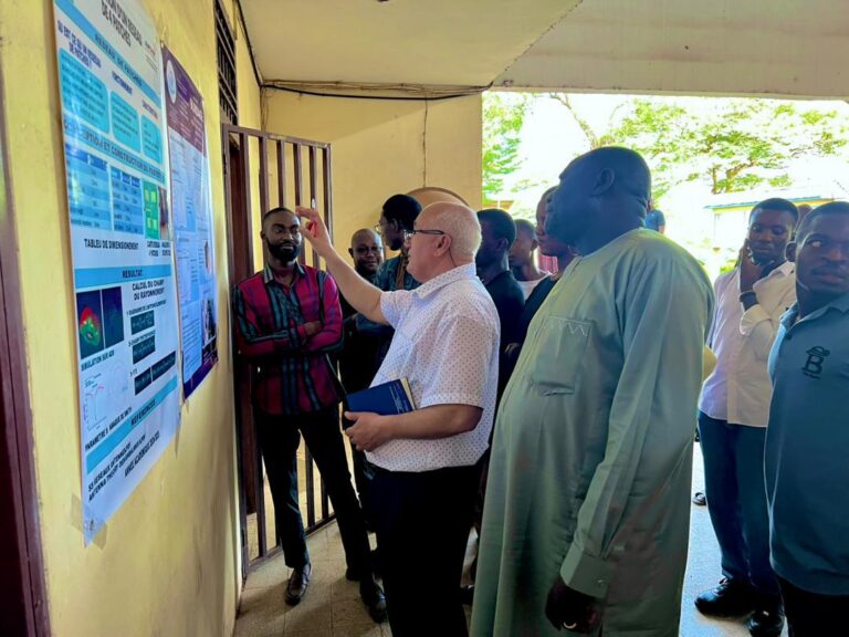 Présentation des projets en antennes et hyperfréquences par les étudiants de Master IT 1